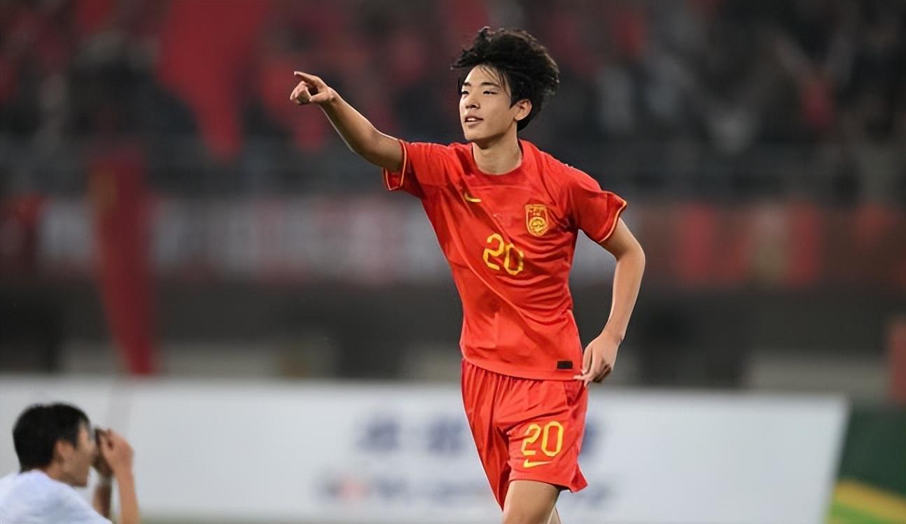 kaiyun-开云（中国）官方网站_KAIYUN SPORTS-30岁的大连英博中锋发文离队，俱乐部当初踢中冠时，他曾是主力